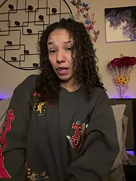 Snapshot of _Neeka_ chatting on January 4, 2025, 11:33 am  Neeka  online show from January 4, 2025, 11:33 am