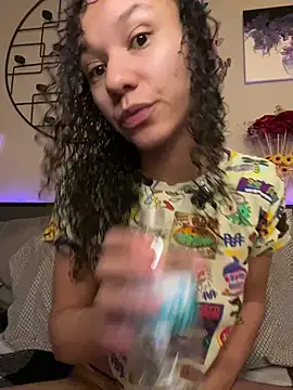 Snapshot of _Neeka_ chatting on January 16, 2025, 11:15 am  Neeka  online show from January 16, 2025, 11:15 am
