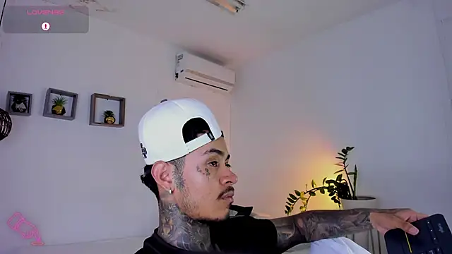 JordanSmiith  online show from February 12, 2025, 11:09 pm