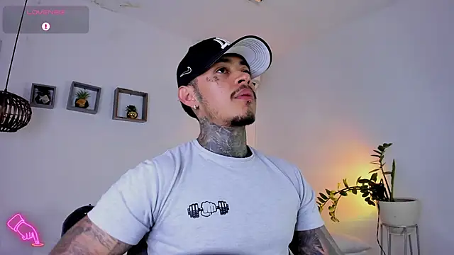 JordanSmiith  online show from February 13, 2025, 8:24 pm