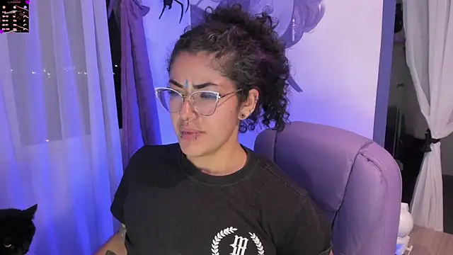 witchviolet online show from December 1, 2025, 3:33 am