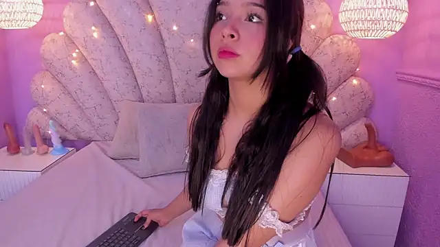 chloe watson  online show from February 27, 2025, 10:53 pm