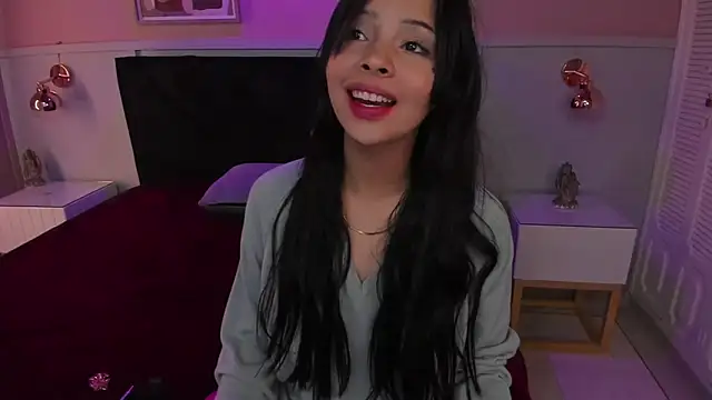 chloe watson  online show from November 8, 2025, 8:18 pm