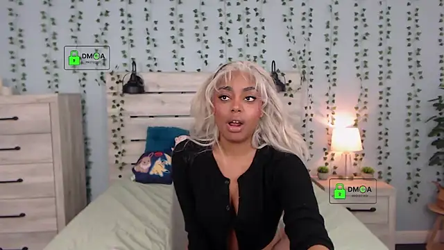 RobynKnight online show from February 6, 2026, 5:01 am