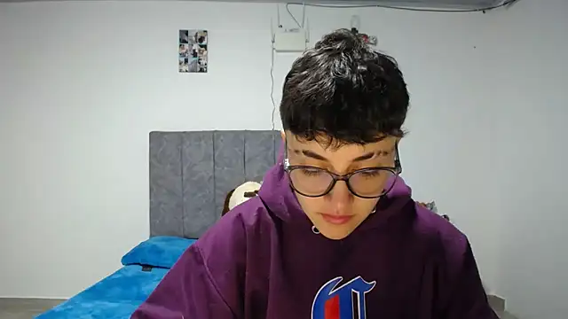 linda 33 online show from April 12, 2026, 2:27 am