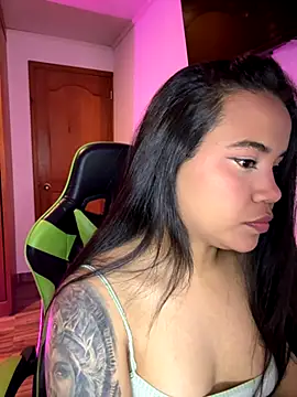 leila 22 online show from September 12, 2025, 6:46 am