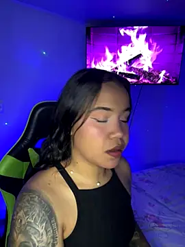 leila 22 online show from November 9, 2025, 7:17 am