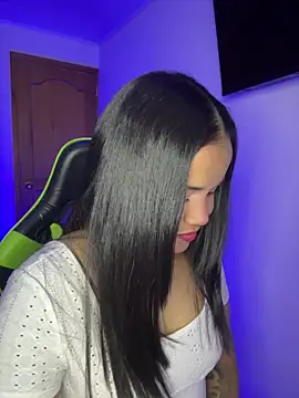 leila 22 online show from April 14, 2026, 7:25 am