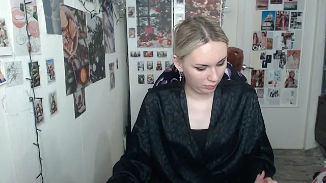 Snapshot of CapriScorpion chatting on December 23, 2024, 5:00 pm CapriScorpion online show from December 23, 2024, 5:00 pm
