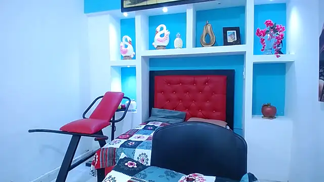 Snapshot of KatrinaQueen1 chatting on March 16, 2025, 5:36 am KatrinaQueen1 online show from March 16, 2025, 5:36 am