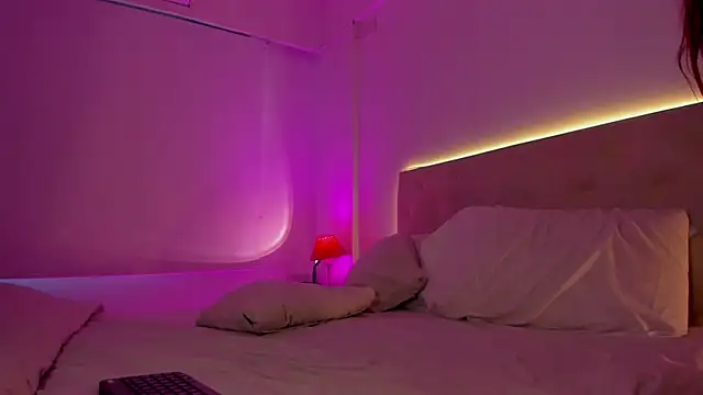 alaskavenom  online show from December 4, 2025, 10:40 pm