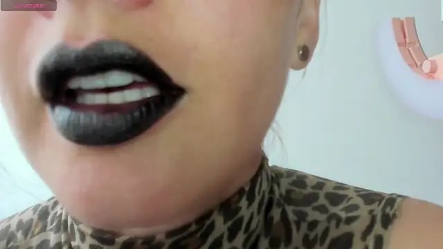 queen fetish online show from April 9, 2026, 2:44 pm