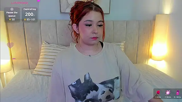 Atenea cuteee online show from December 19, 2025, 2:29 am