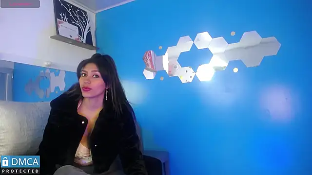 CarolRodriguez  online show from January 24, 2025, 1:03 pm