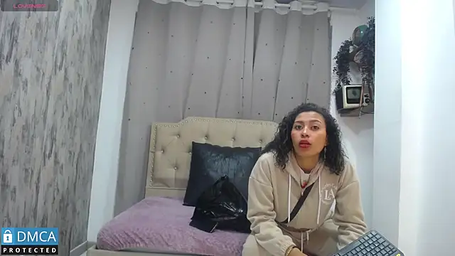 CarolRodriguez  online show from February 28, 2025, 2:42 am