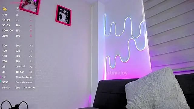 artmiaa online show from January 15, 2026, 1:26 pm