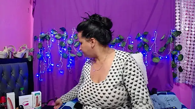 hazel 34 online show from February 12, 2025, 7:24 pm