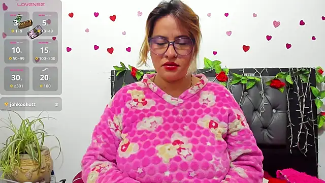 hazel 34 online show from November 17, 2025, 8:31 am