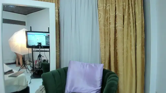 eva loreti online show from February 17, 2025, 1:36 am