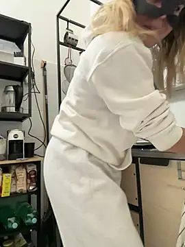 Snapshot of LadyScarlett-xk chatting on December 8, 2024, 8:20 am LadyScarlett-xk online show from December 8, 2024, 8:20 am