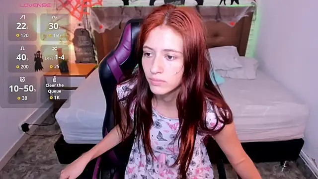 julieth love  online show from October 17, 2025, 1:46 pm