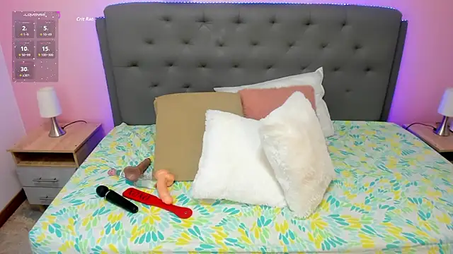 julieth love  online show from November 28, 2025, 2:09 pm