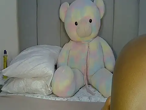 pretty leila2 online show from May 4, 2026, 9:44 pm