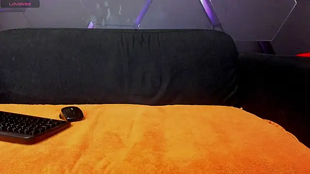 RileyLanna online show from March 8, 2025, 9:39 am