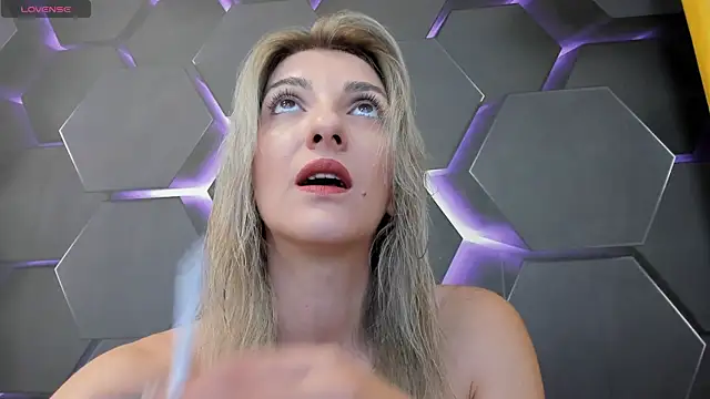 RileyLanna online show from September 14, 2025, 2:44 am