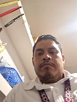 Snapshot of BandidodeAmores_84 chatting on October 16, 2025, 2:45 am BandidodeAmores 84 online show from October 16, 2025, 2:45 am