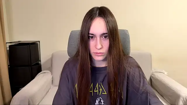 AliceKolltt online show from April 8, 2026, 8:20 pm