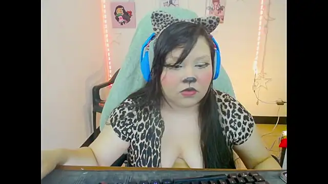 crystal7u7 online show from November 5, 2025, 8:31 pm