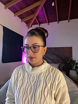 EmaSaenz online show from February 5, 2025, 9:40 pm