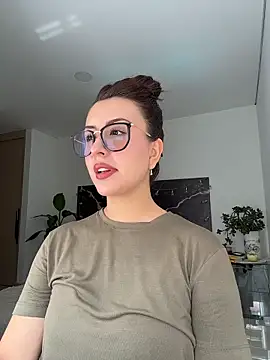 EmaSaenz online show from February 18, 2026, 6:04 pm