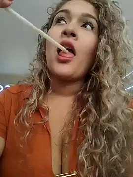 Sara smiiith211 online show from December 19, 2024, 7:07 pm