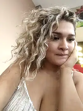 Sara smiiith211 online show from January 19, 2025, 7:15 pm