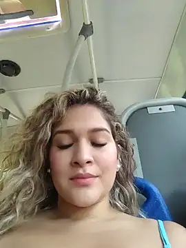 Sara smiiith211 online show from January 20, 2025, 9:01 pm