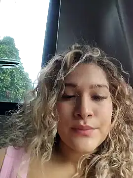 Sara smiiith211 online show from January 24, 2025, 4:39 pm