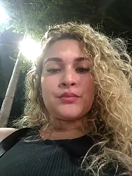 Sara smiiith211 online show from December 20, 2025, 12:07 am