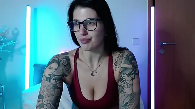 Snapshot of KiraKane1 chatting on December 20, 2024, 12:05 pm KiraKane1 online show from December 20, 2024, 12:05 pm