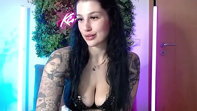 Snapshot of KiraKane1 chatting on January 4, 2025, 6:09 am KiraKane1 online show from January 4, 2025, 6:09 am