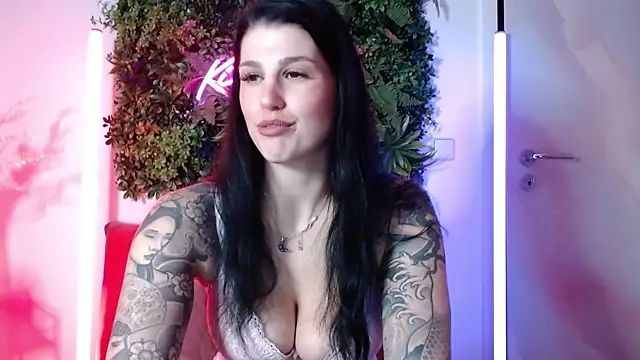 Snapshot of KiraKane1 chatting on January 14, 2025, 2:00 pm KiraKane1 online show from January 14, 2025, 2:00 pm