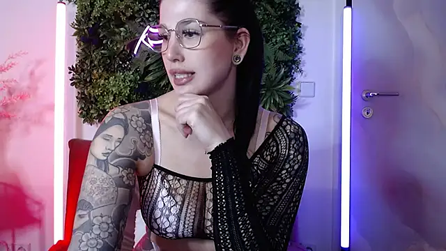 Snapshot of KiraKane1 chatting on February 5, 2025, 11:12 am KiraKane1 online show from February 5, 2025, 11:12 am