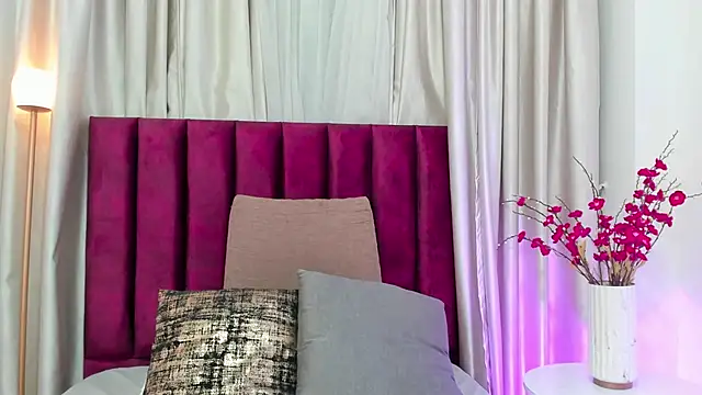 Emilywatsonn online show from February 6, 2025, 11:43 am