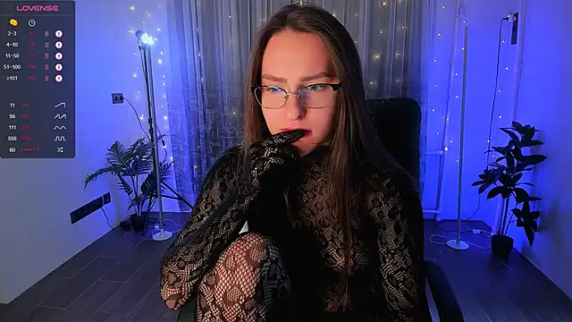 Alicia x art online show from December 2, 2024, 8:52 am