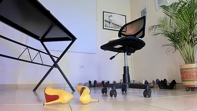 Kimmroggerr online show from December 20, 2024, 11:05 pm