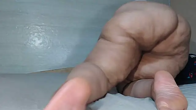 BustyThickyAss online show from February 26, 2025, 5:28 pm