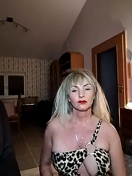 Snapshot of Tinuus chatting on September 27, 2025, 6:57 pm Tinuus online show from September 27, 2025, 6:57 pm