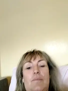 Snapshot of Tinuus chatting on November 14, 2025, 12:59 pm Tinuus online show from November 14, 2025, 12:59 pm