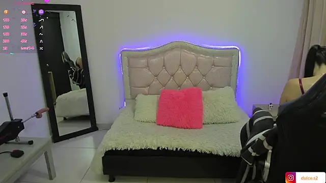 Snapshot of baby_love03 chatting on October 17, 2025, 5:54 am baby love03 online show from October 17, 2025, 5:54 am